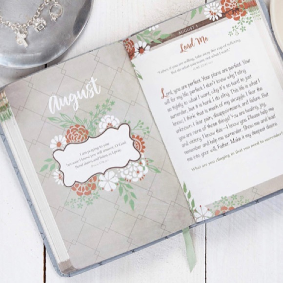 🙏🏻🕊 365 Days of Prayer for Women - Prayer Book - Ladies’ Religious Gift 🙏🏻✨ - Picture 5 of 15